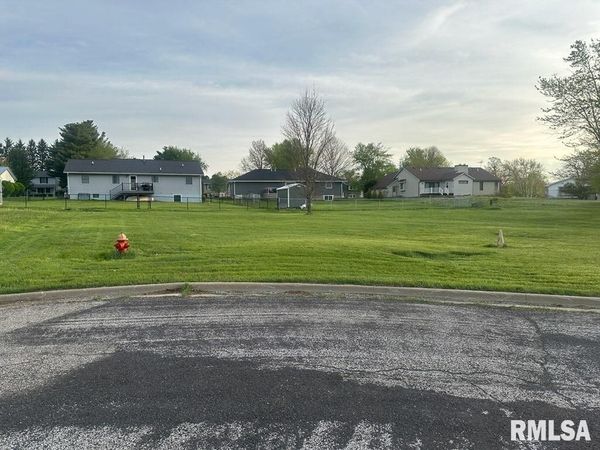 2014 DANIELLE Circle, Eureka, IL 61530