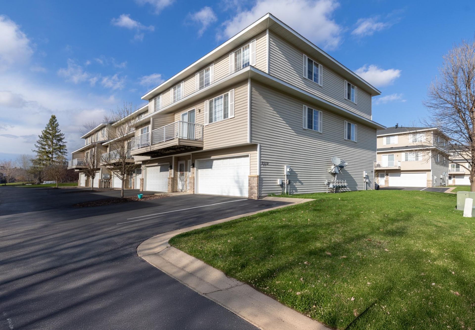 2509 Cobble Hill Court , Woodbury, MN 55125