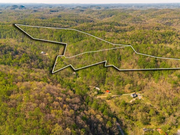 600 Leath Chapel Rd , Bethpage, TN 37022