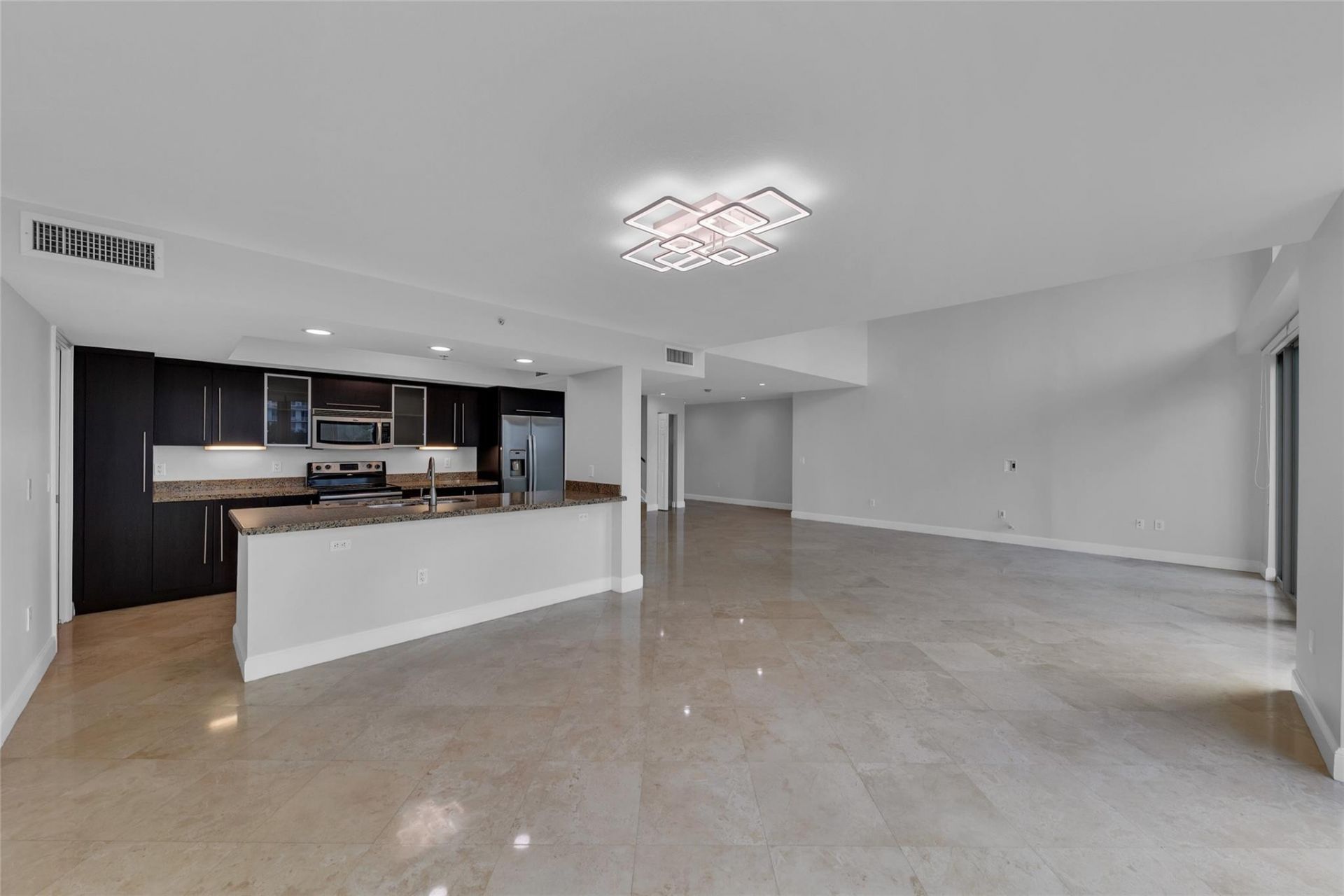 900 SE 2nd Street, Unit 502, Fort Lauderdale, FL 33301 Photo