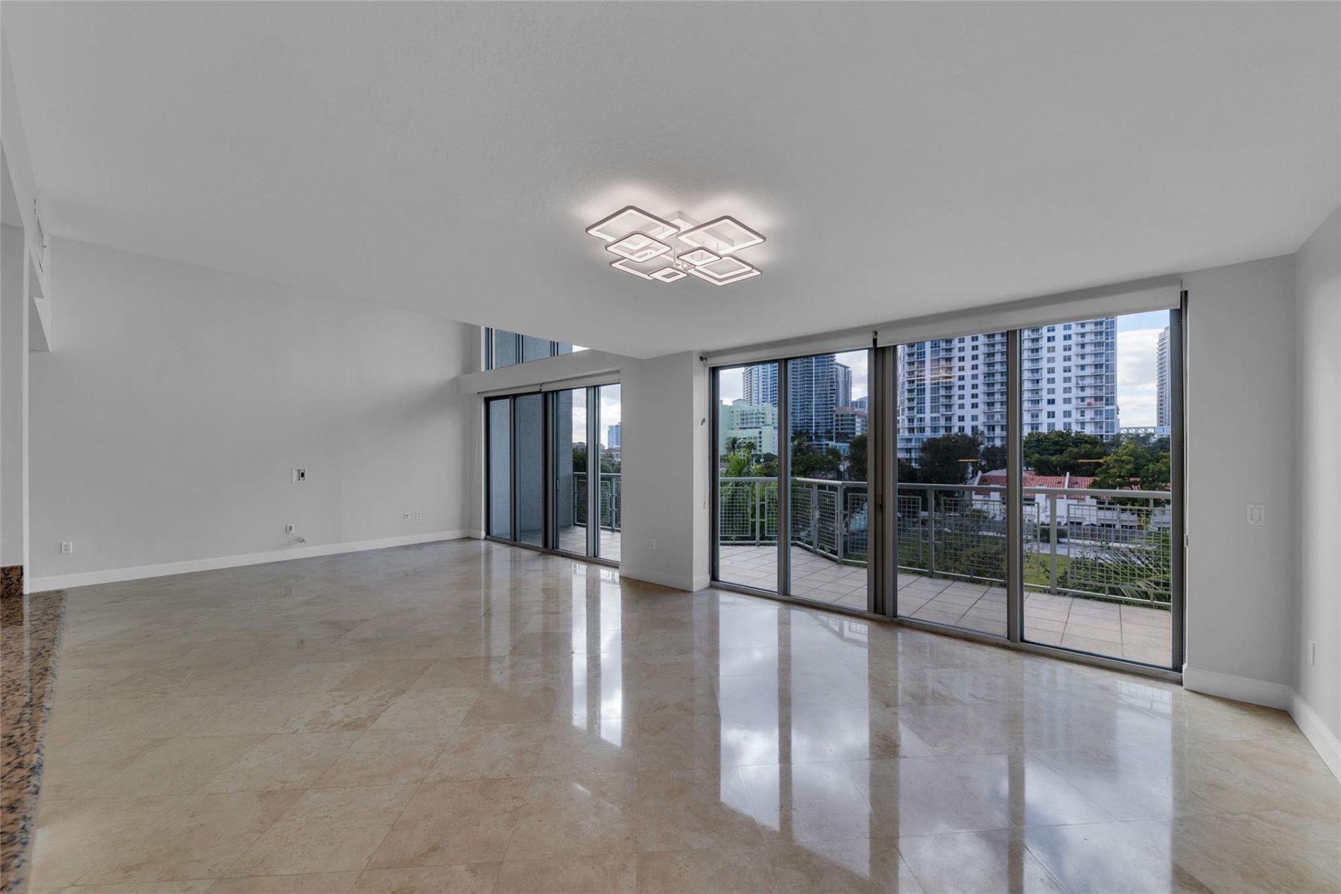900 SE 2nd Street, Unit 502, Fort Lauderdale, FL 33301 Photo