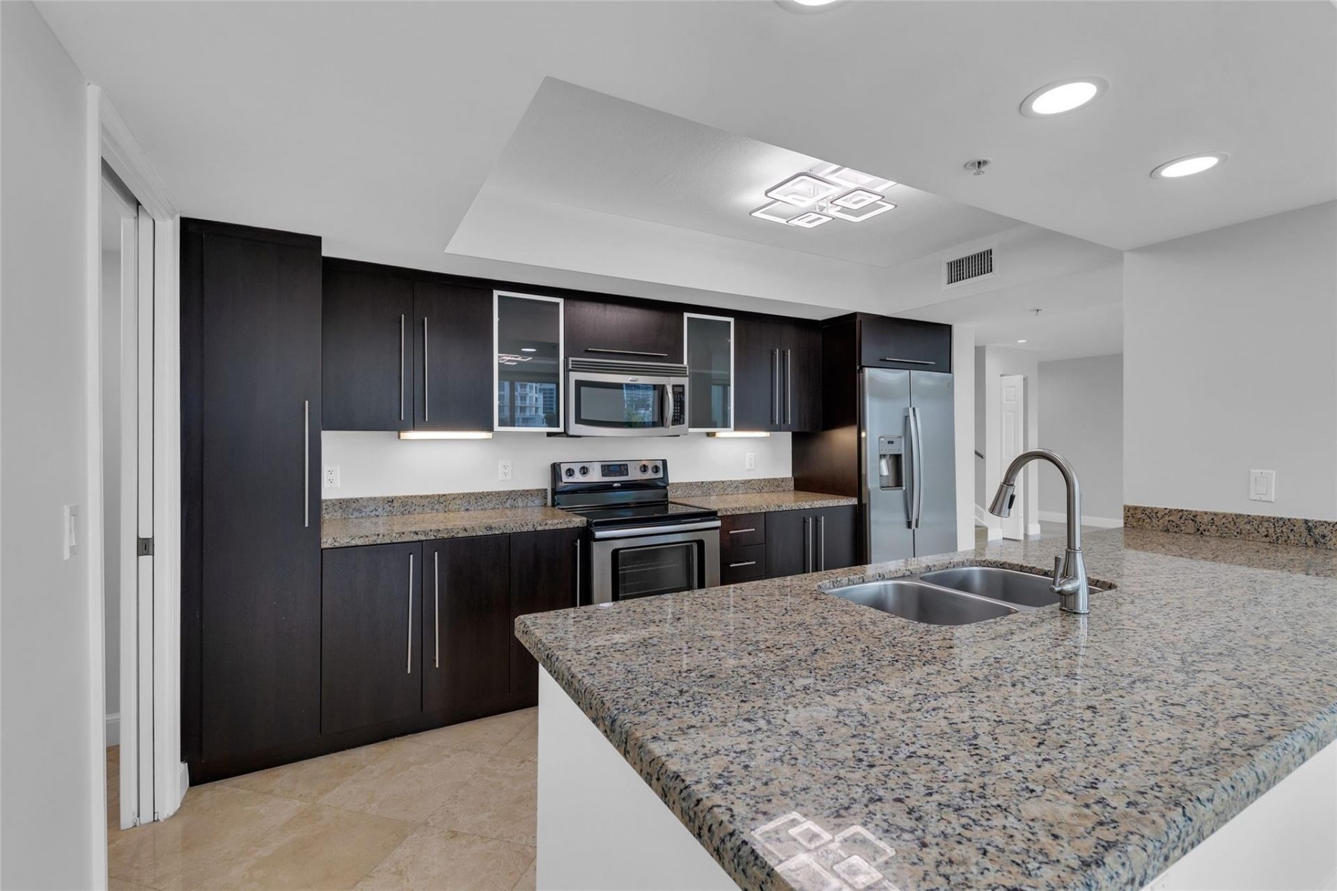 900 SE 2nd Street, Unit 502, Fort Lauderdale, FL 33301 Photo