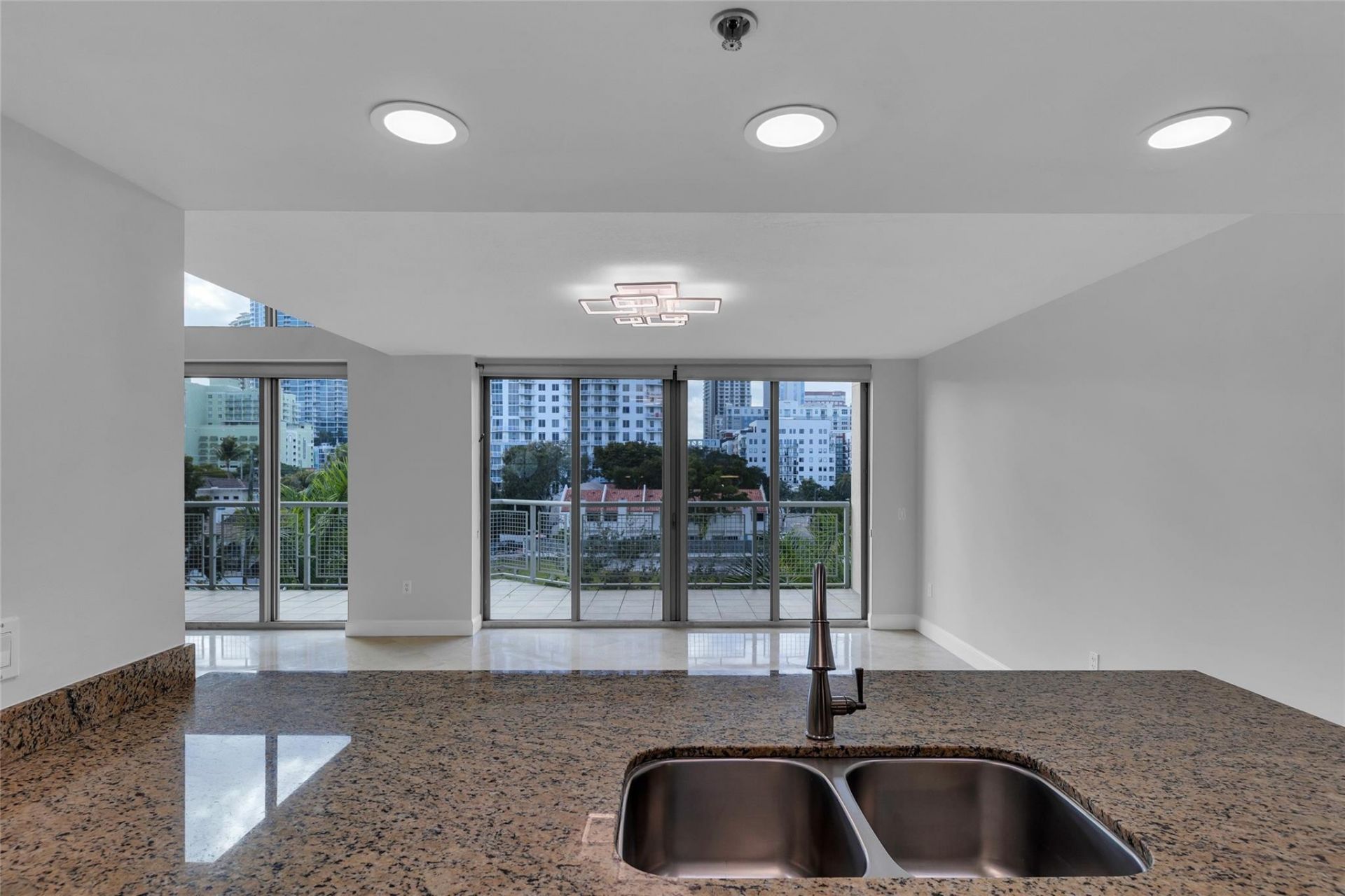 900 SE 2nd Street, Unit 502, Fort Lauderdale, FL 33301 Photo