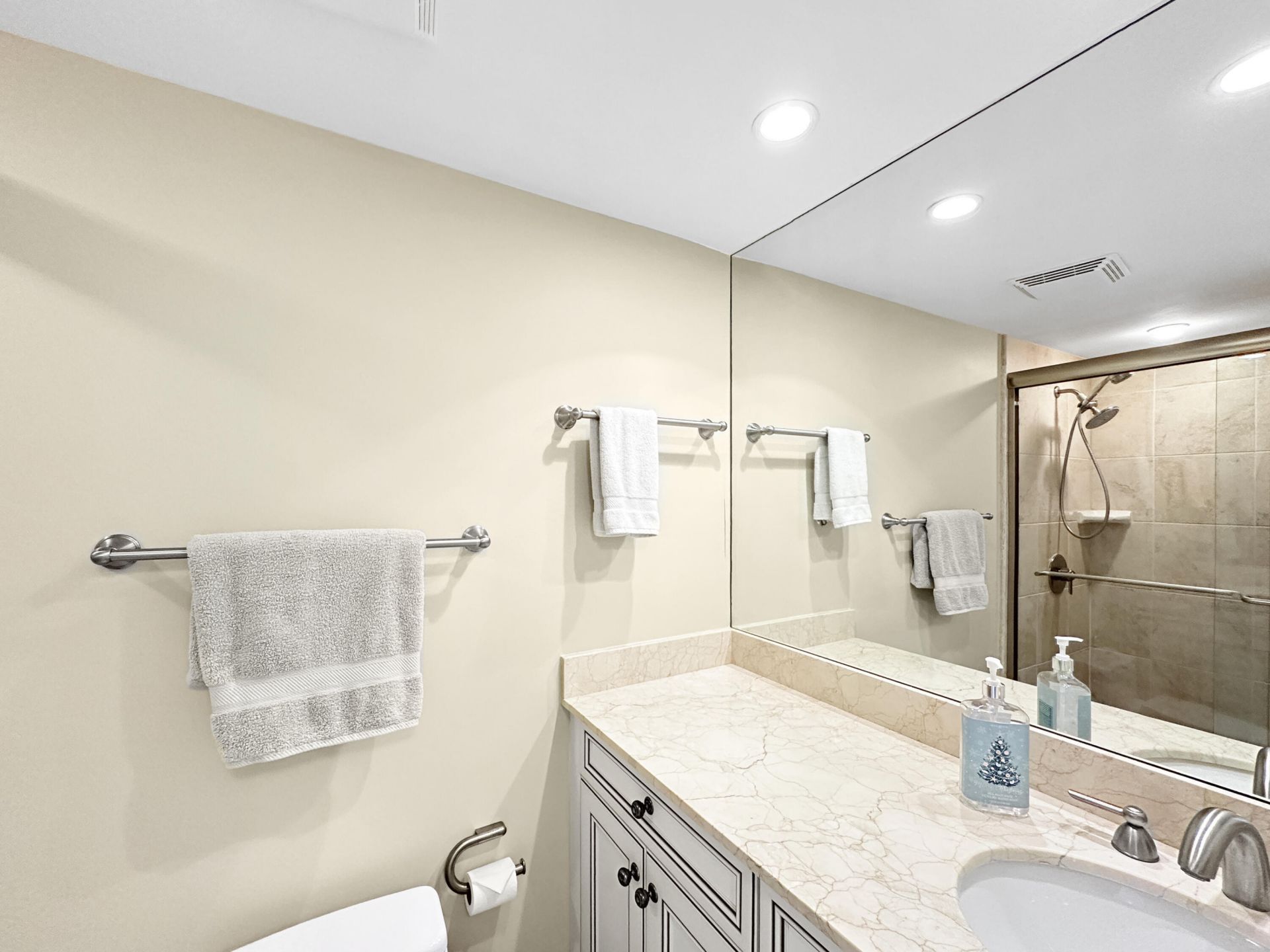 3000 N Ocean Drive, Unit 4f, Riviera Beach, FL 33404 Photo