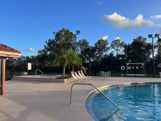 6337 Parc Corniche Dr Drive, Unit 2111, Orlando, FL 32821 Photo