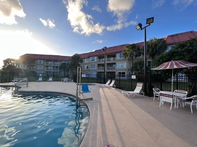 6337 Parc Corniche Dr Drive, Unit 2111, Orlando, FL 32821 Photo