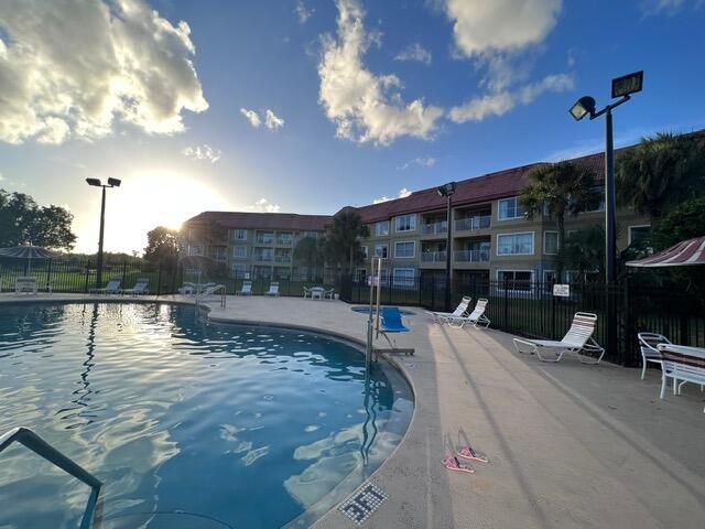 6337 Parc Corniche Dr Drive, Unit 2111, Orlando, FL 32821 Photo