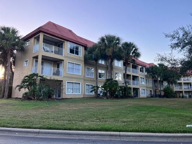 6337 Parc Corniche Dr Drive, Unit 2111, Orlando, FL 32821 Photo