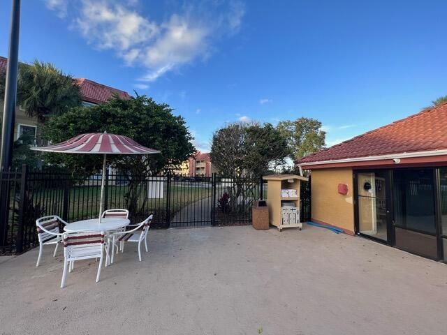 6337 Parc Corniche Dr Drive, Unit 2111, Orlando, FL 32821 Photo