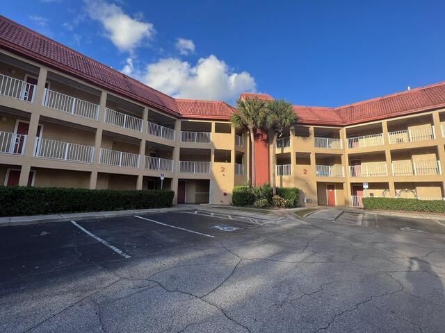 6337 Parc Corniche Dr Drive, Unit 2111, Orlando, FL 32821 Photo