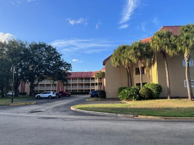 6337 Parc Corniche Dr Drive, Unit 2111, Orlando, FL 32821 Photo