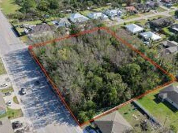 274 NE Saint James Drive, Port St. Lucie, FL 34983