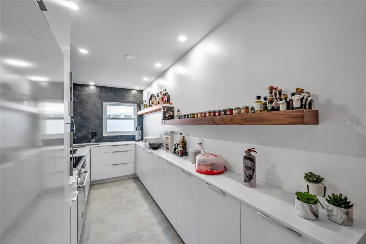 224 6th Avenue N, Unit 13, Saint Petersburg, FL 33701 Photo