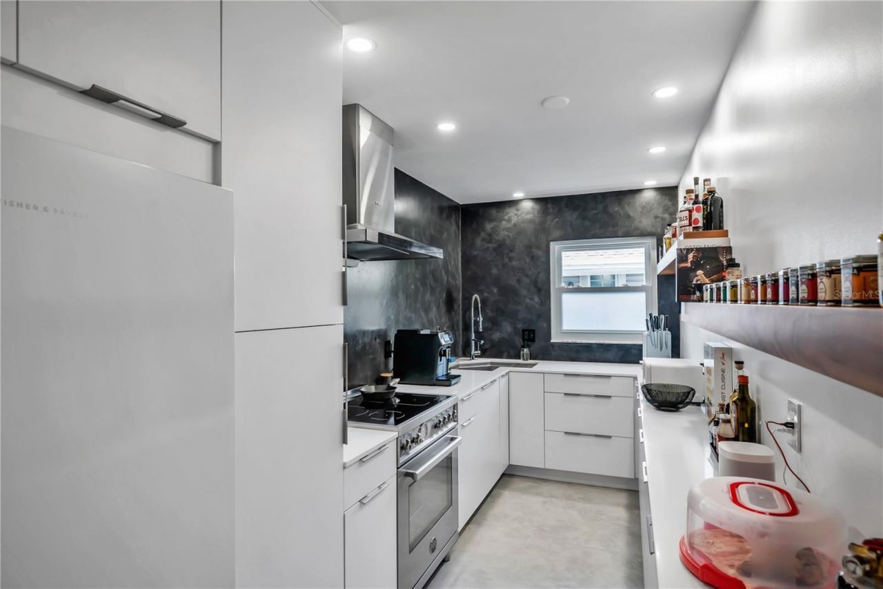 224 6th Avenue N, Unit 13, Saint Petersburg, FL 33701 Photo