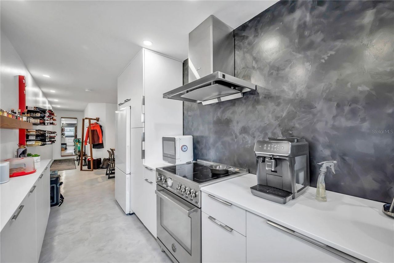 224 6th Avenue N, Unit 13, Saint Petersburg, FL 33701 Photo