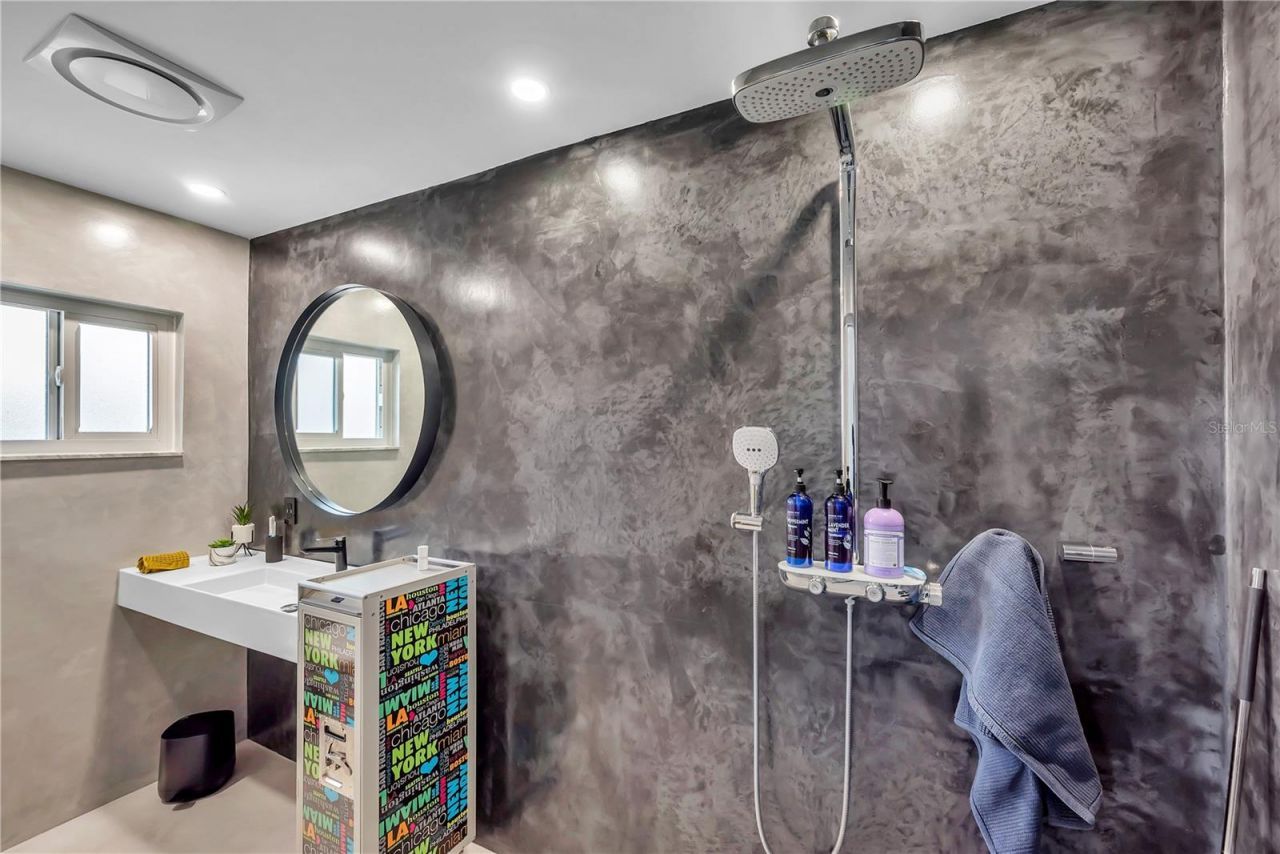 224 6th Avenue N, Unit 13, Saint Petersburg, FL 33701 Photo