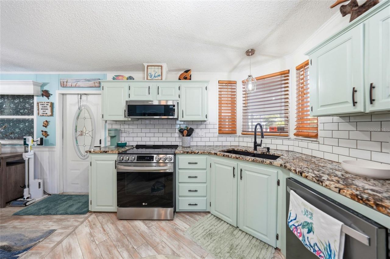 701 Aqui Esta Drive, Unit 230, Punta Gorda, FL 33950 Photo