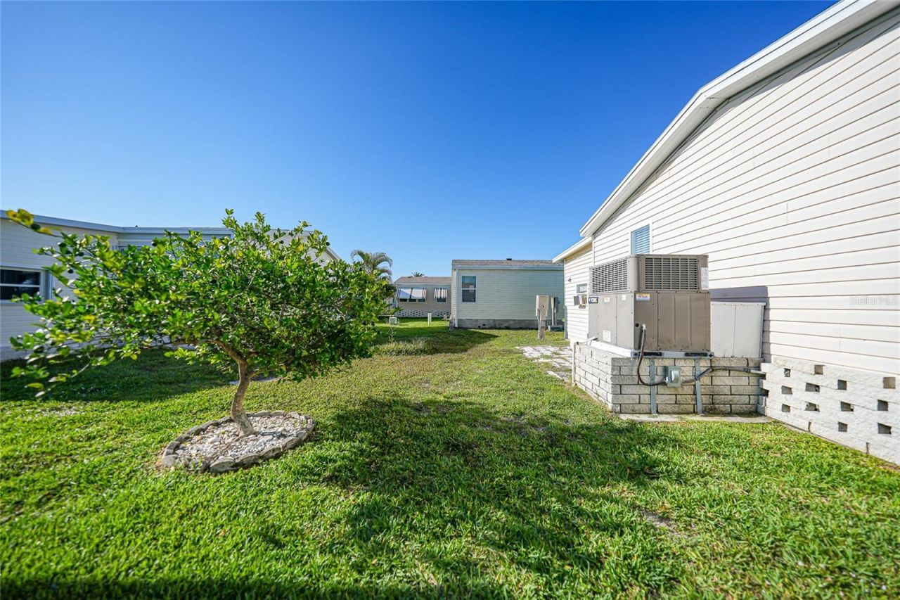 701 Aqui Esta Drive, Unit 230, Punta Gorda, FL 33950 Photo