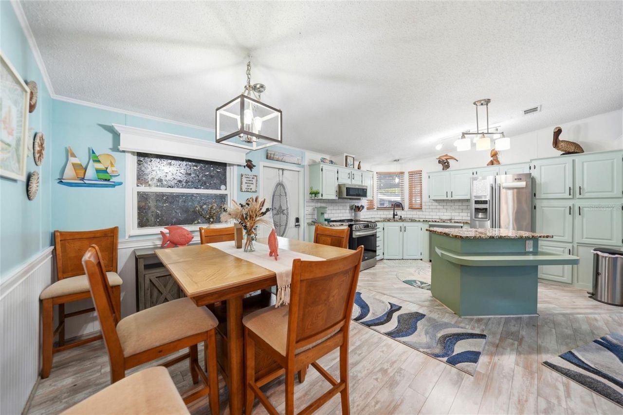 701 Aqui Esta Drive, Unit 230, Punta Gorda, FL 33950 Photo