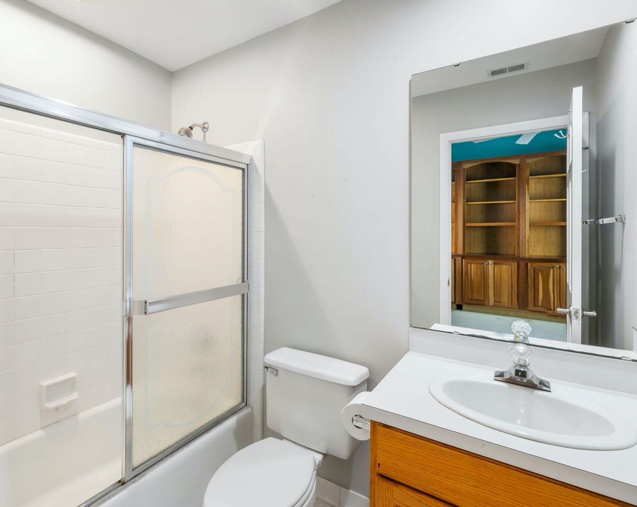 11 Angler Hall Photo 20