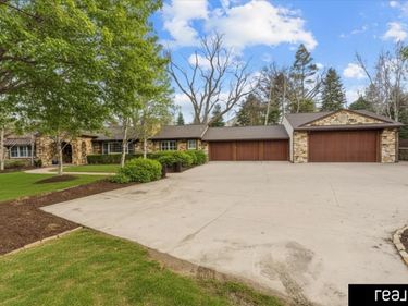 805 Ridgewood Avenue , Omaha, NE 68114