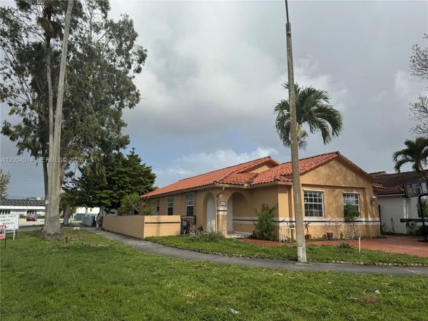 7599 W 4th Ct , Hialeah, FL 33014