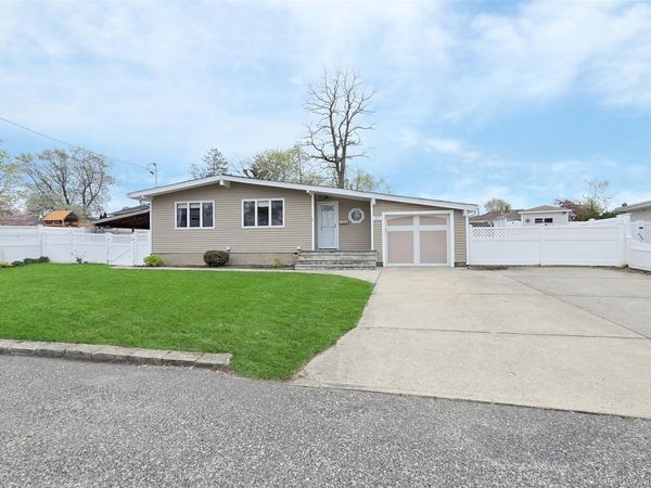 27 Peter Road , Ronkonkoma, NY 11779