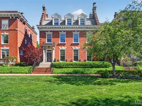 47 Maryland Plaza, Unit 47C, St Louis, MO 63108