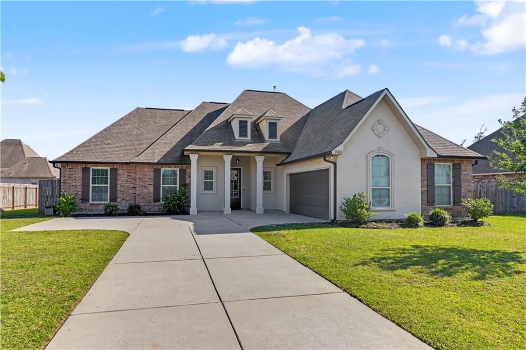 740 ENGLISH OAK Drive , Madisonville, LA 70447