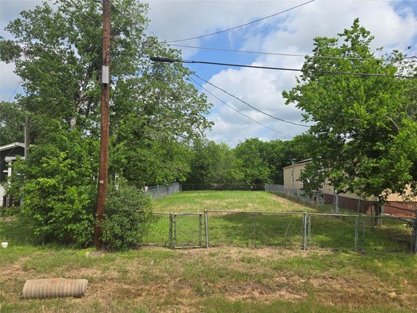 1105 Miller ST, Taylor, TX 76574