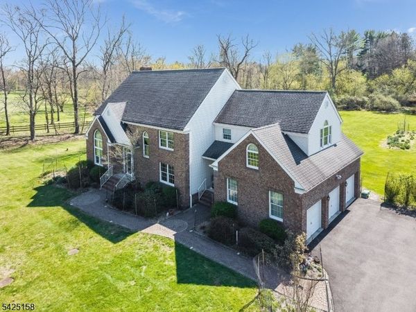 95 Pleasant Run Rd, Readington, NJ 08822