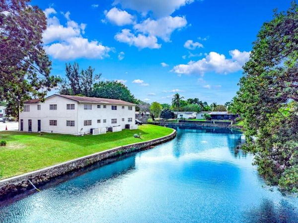 371 Sunshine Drive, Unit H2, Coconut Creek, FL 33066