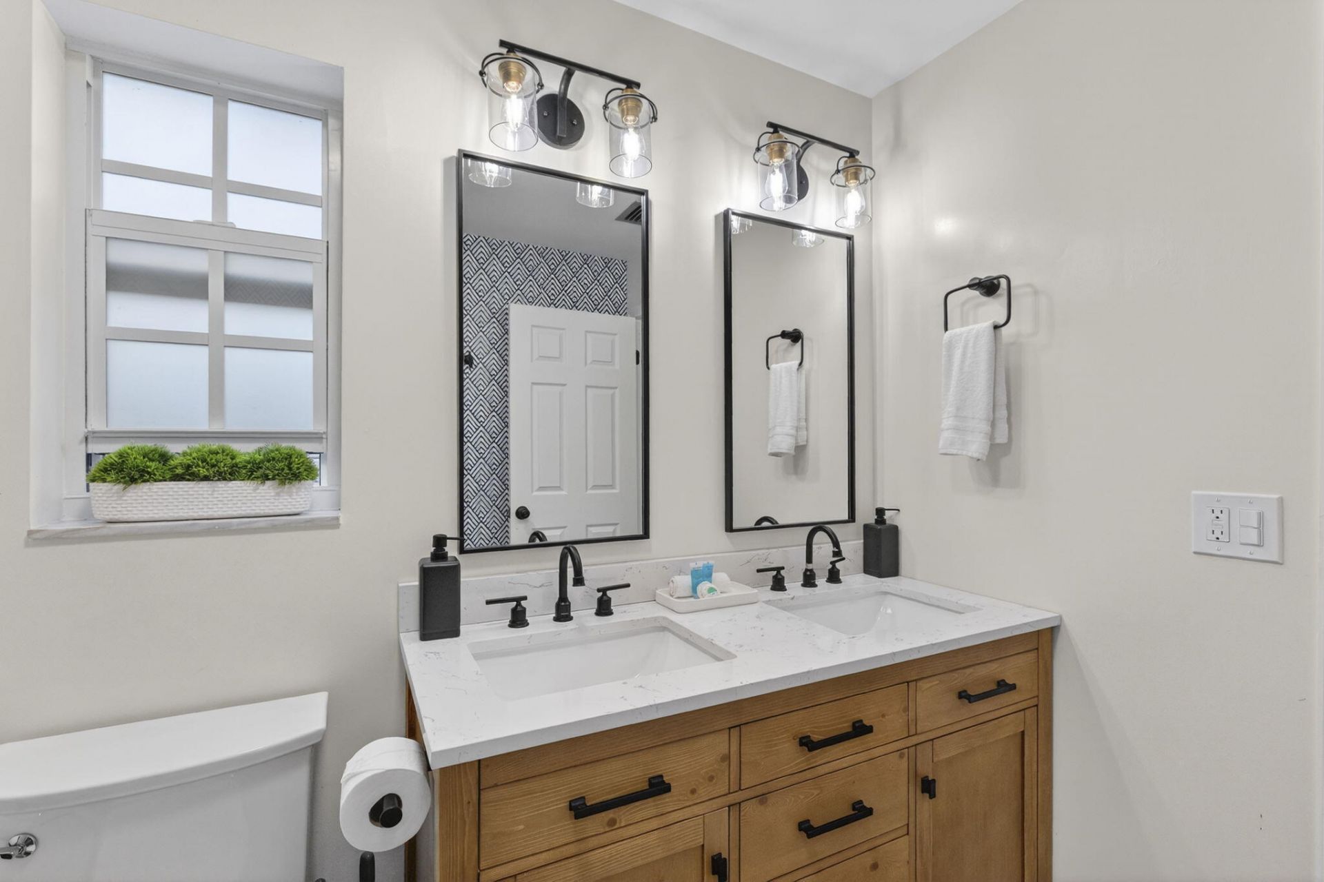 903 SW 28th Avenue, Boynton Beach, FL 33435 Photo