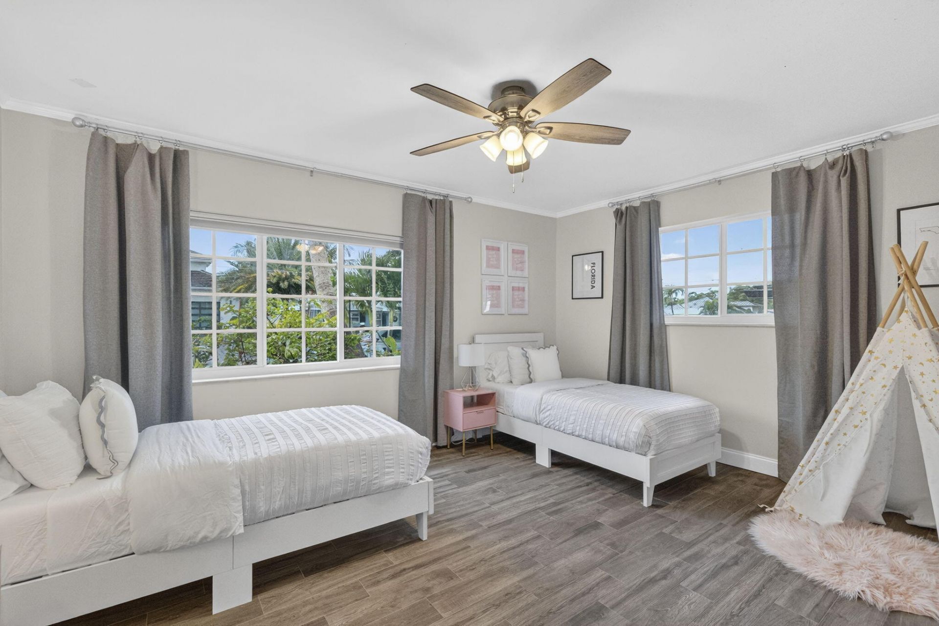 903 SW 28th Avenue, Boynton Beach, FL 33435 Photo