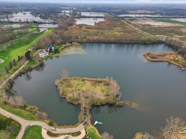 52451 Caddy Lane, South Lyon, MI 48178