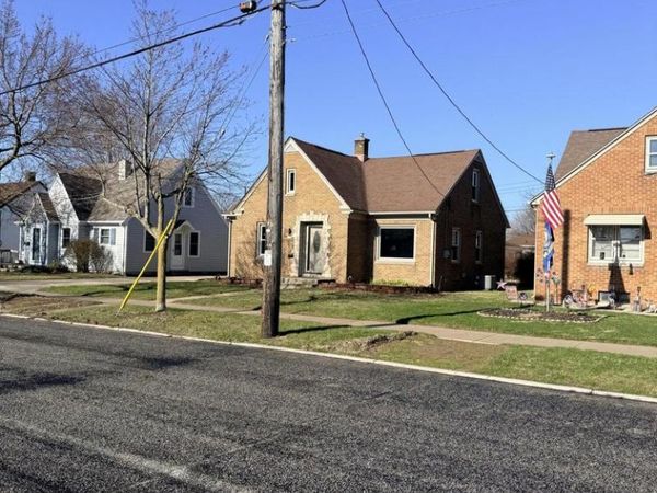 1608 S 16th STREET S, Manitowoc, WI 54220