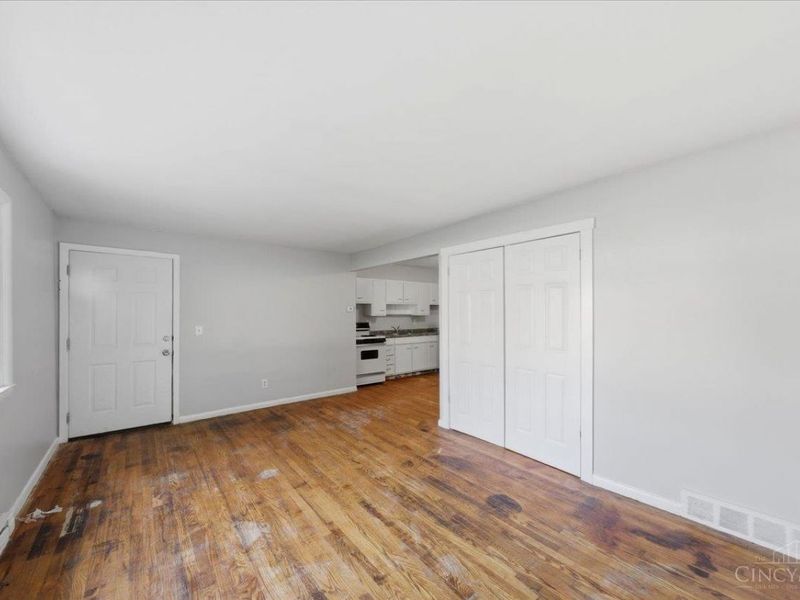 122 Clinton Springs Avenue, Cincinnati, OH 45217 Photo 4