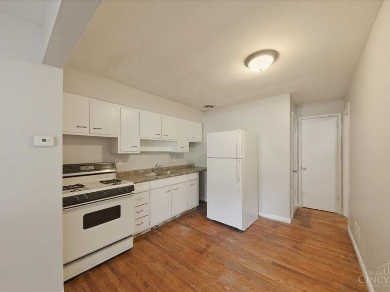 122 Clinton Springs Avenue, Cincinnati, OH 45217 Photo 5