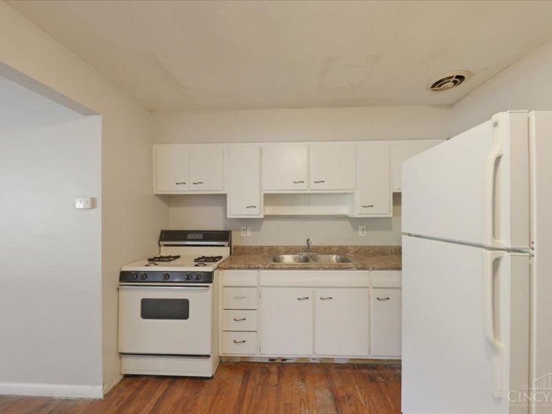 122 Clinton Springs Avenue, Cincinnati, OH 45217 Photo 6