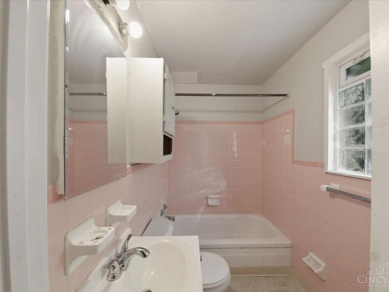 122 Clinton Springs Avenue, Cincinnati, OH 45217 Photo 8