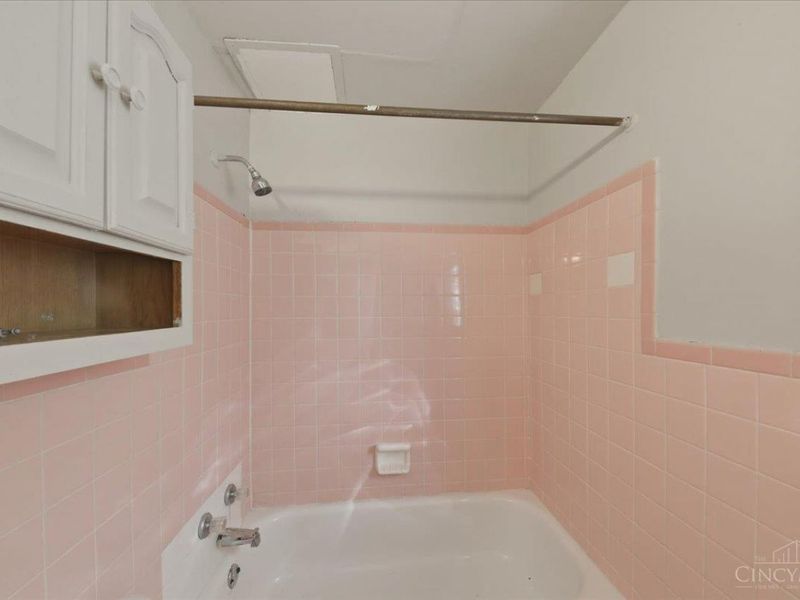 122 Clinton Springs Avenue, Cincinnati, OH 45217 Photo 9