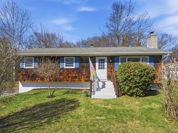 7 Woodland Circle, Hyde Park, NY 12538