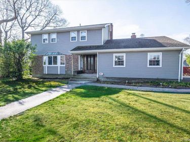 22 Oak Lane , Blue Point, NY 11715