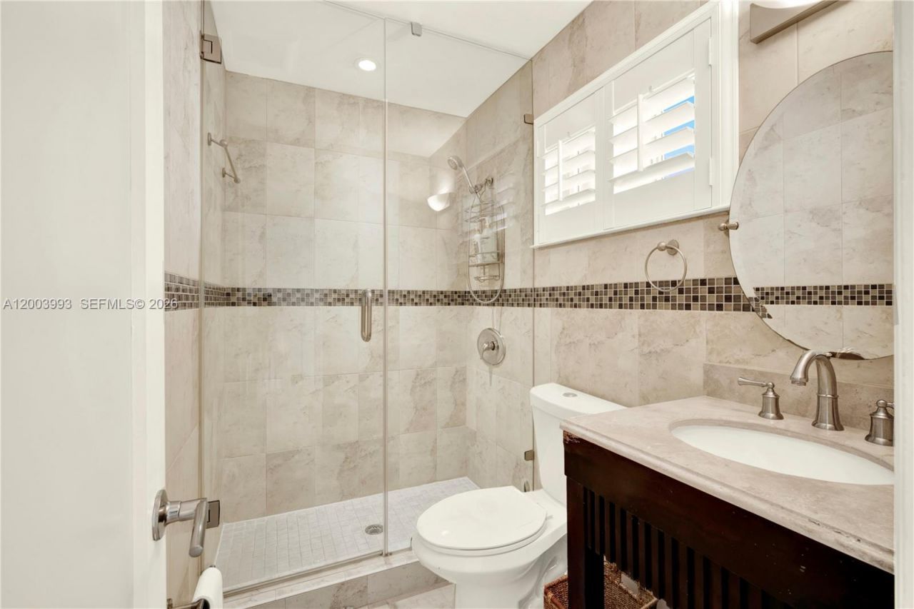 69 Shoreland Dr, Key Largo, FL 33037 Photo
