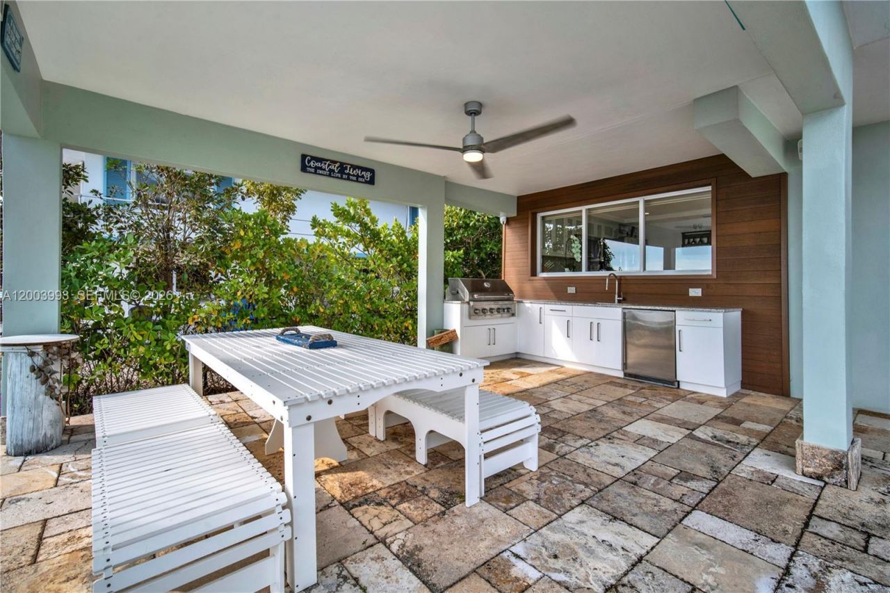 69 Shoreland Dr, Key Largo, FL 33037 Photo