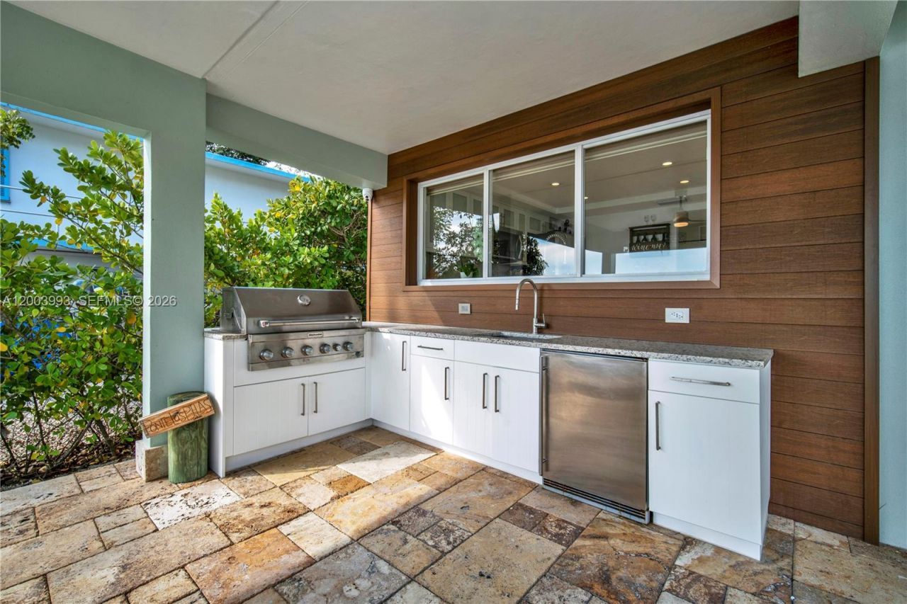 69 Shoreland Dr, Key Largo, FL 33037 Photo