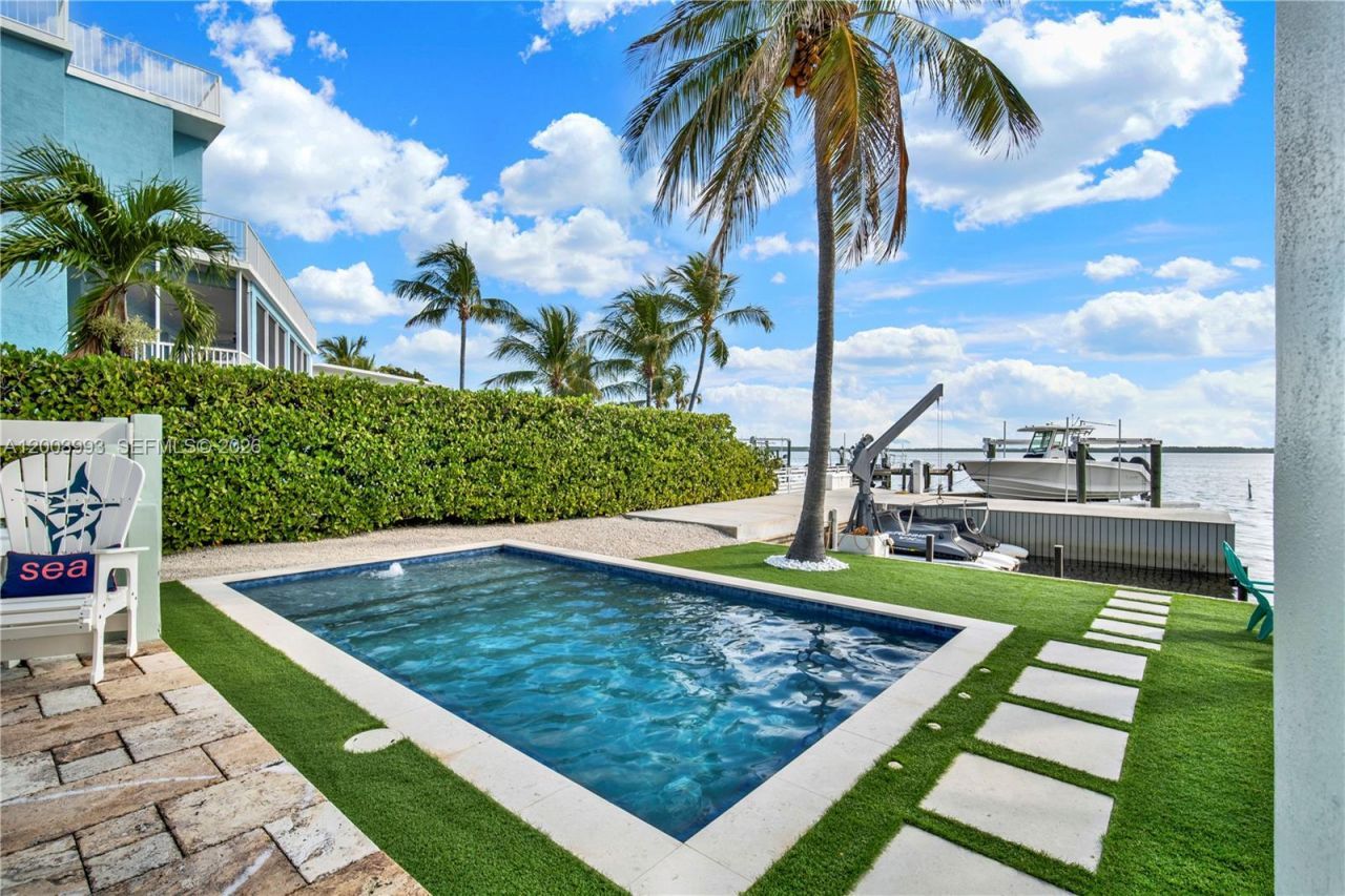 69 Shoreland Dr, Key Largo, FL 33037 Photo