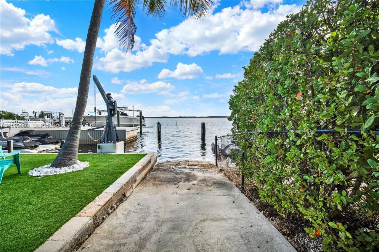 69 Shoreland Dr, Key Largo, FL 33037 Photo
