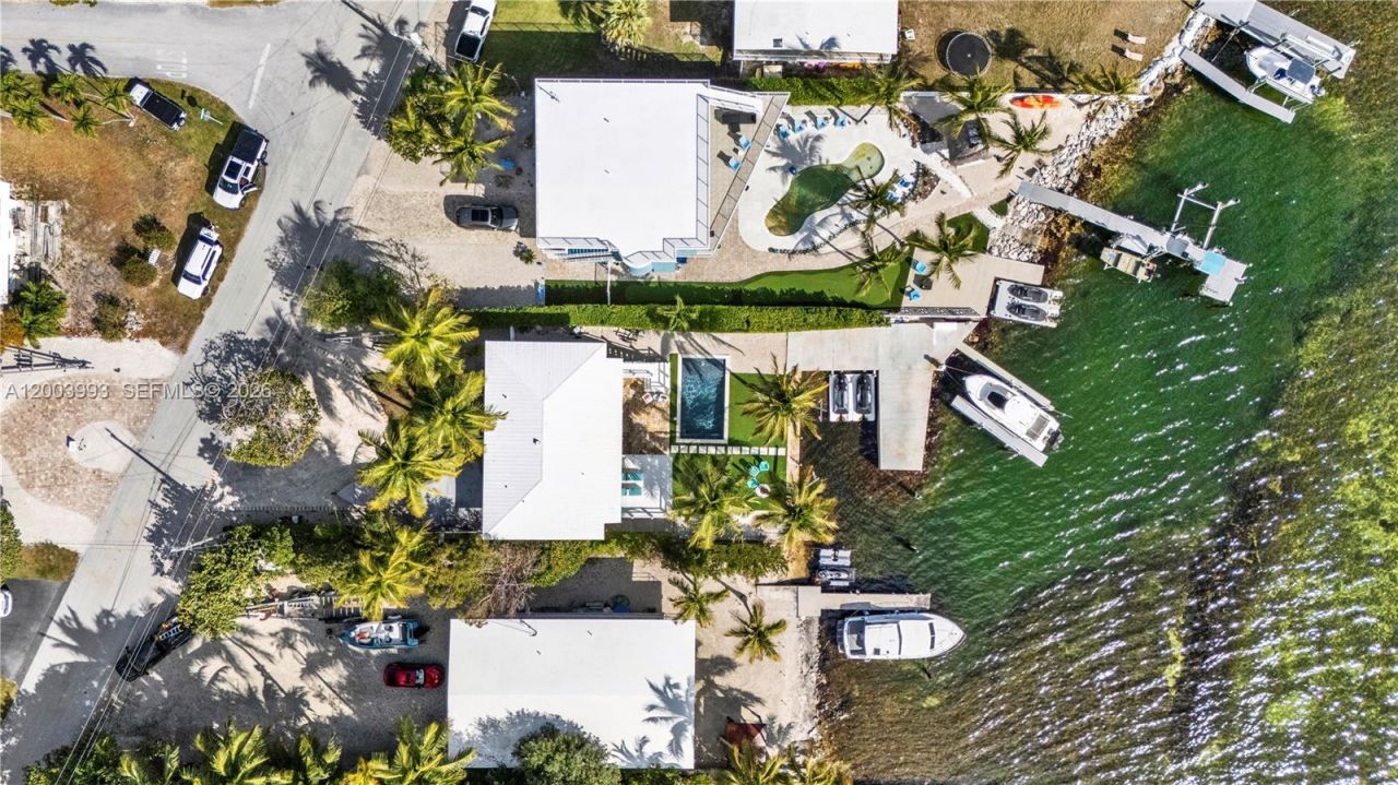 69 Shoreland Dr, Key Largo, FL 33037 Photo