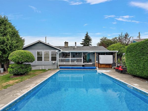 1573 Charlotte St , Crofton, BC V0R 1R0